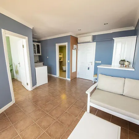 Aparthotel Lantana Aparts 2*