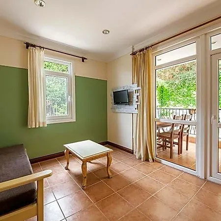 Lantana Aparts Apartahotel 3*
