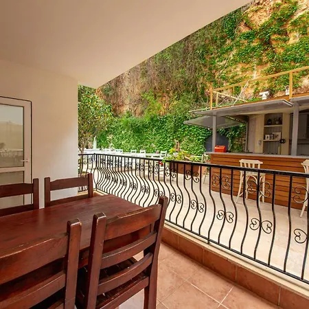 Ξενοδοχείο με διαμερίσματα Lantana Aparts