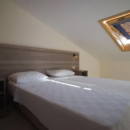 Ξενοδοχείο με διαμερίσματα Lantana Aparts 2*