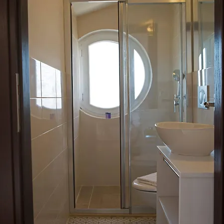 Ξενοδοχείο με διαμερίσματα Lantana Aparts 2*